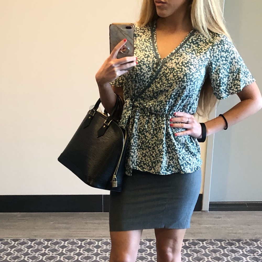 NWOT Waist flattering blouse